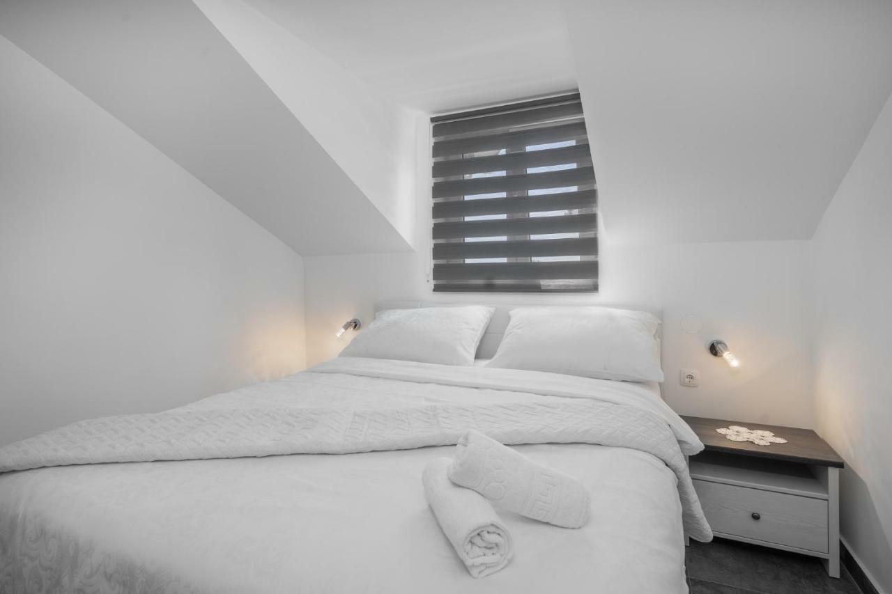 Apartments Lipic Водице Екстер'єр фото